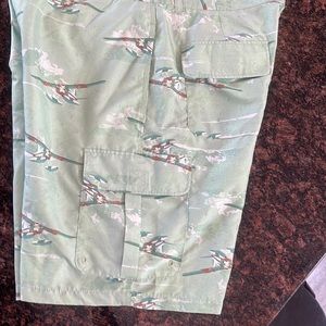 Madda Fella Shorts Size 38 light green polyester Very Good Condition